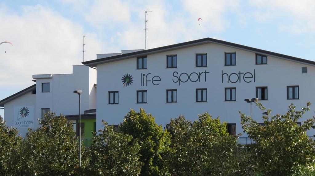 Life Sport Hotel Mentana Exterior foto
